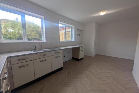 Kitchen 2.jpg