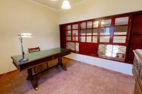 Mid-floor Office