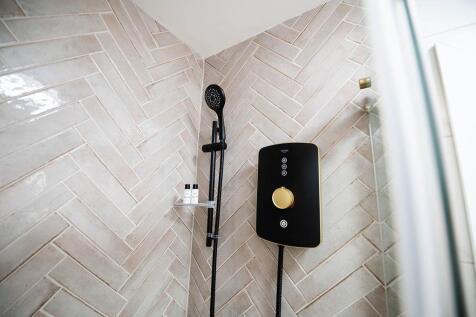 TheBay_Room8_-10.jpg