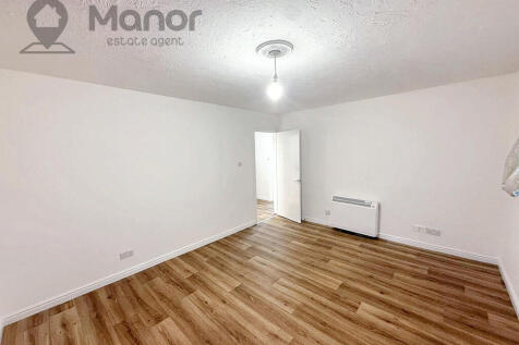 WhatsApp Image 2025-10-10 at 15.58.05 (1)