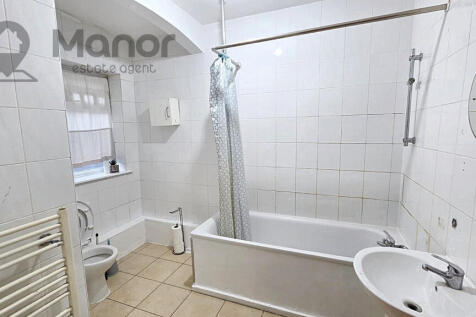 WhatsApp Image 2025-10-21 at 15.36.02