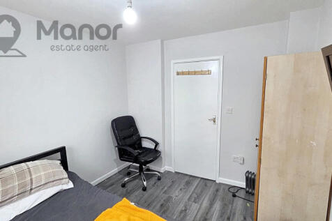 WhatsApp Image 2025-11-07 at 15.23.02 (1)