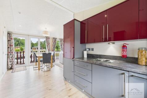 Kitchen / Living Area
