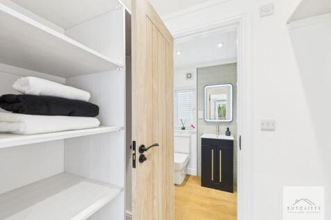 Walk in Wardrobe &amp; EnSuite