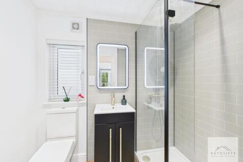 Walk in Wardrobe &amp; EnSuite