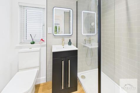 Walk in Wardrobe &amp; EnSuite