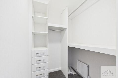 Primary Bedroom &amp; Walk In Wardrobe