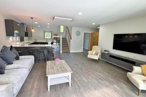 Open Plan Kitchen/Living Area
