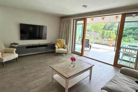 Open Plan Kitchen/Living Area