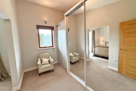 Dressing Room/Bedroom 4