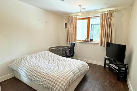 Bedroom 5/Study