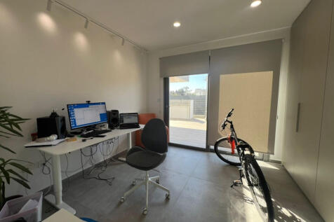 Office/bedroom 5