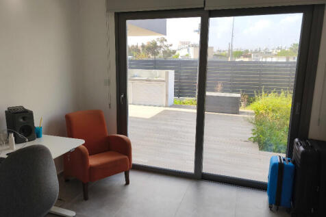 Office/bedroom 5