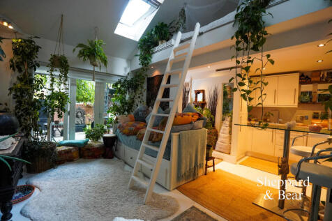 Annex living