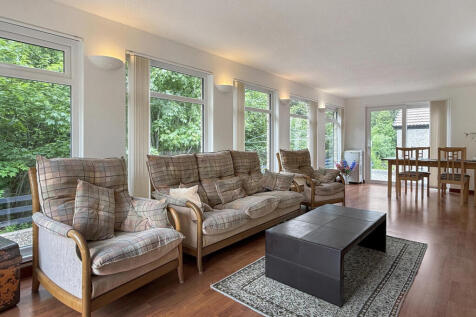 Sunroom/Dining Room