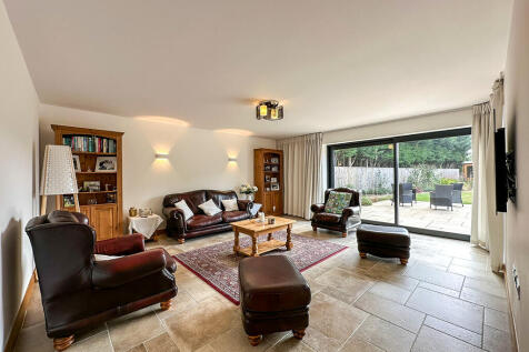 Living Room (2)