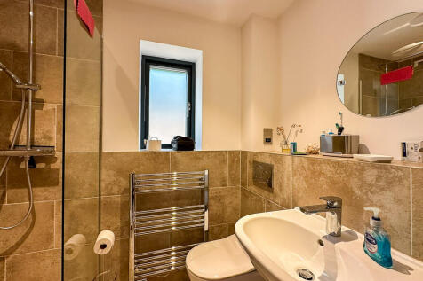 Bedroom 5 Ensuite