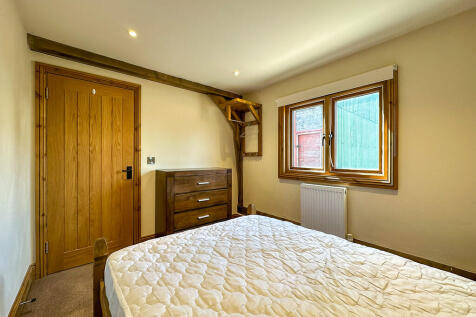 Bed 2 (2)