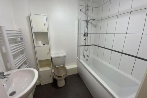 24-Clough-Close-Bathroom.jpg