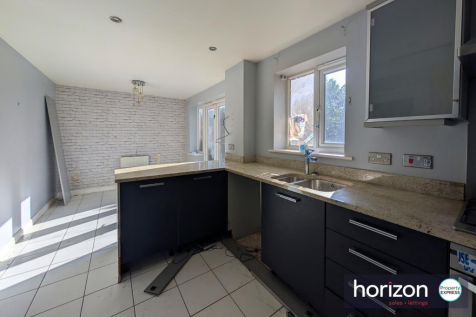 Kitchen/ Dining Area