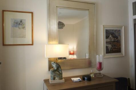 Guest bedroom