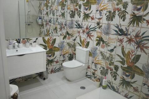 Bedroom 1 ensuite