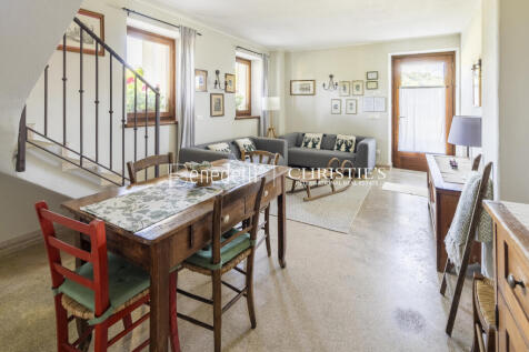 2433d9cb-5cb4-4011-8f93-455d24961490_original