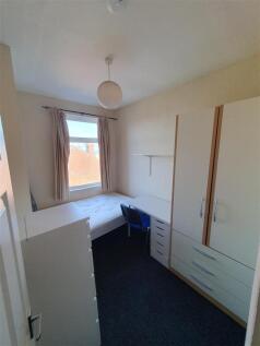 Middle Bedroom One.jpg