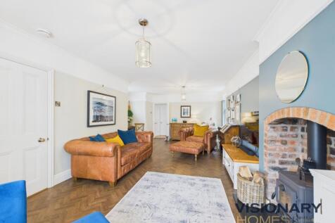 CAM03522G0-PR0220-STILL002