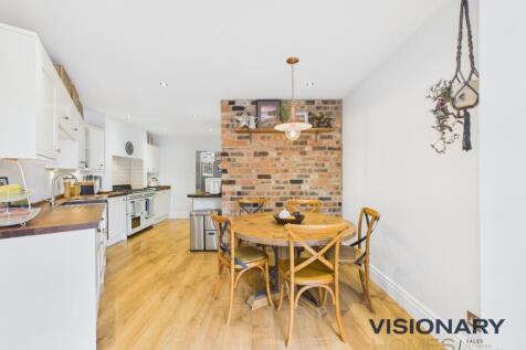 CAM03522G0-PR0220-STILL012