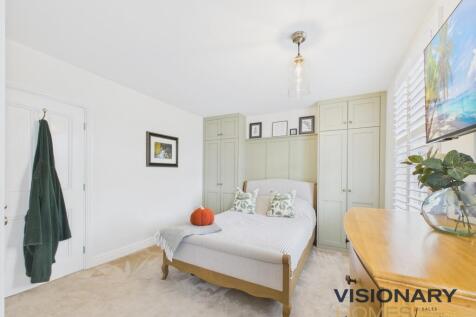 CAM03522G0-PR0220-STILL027