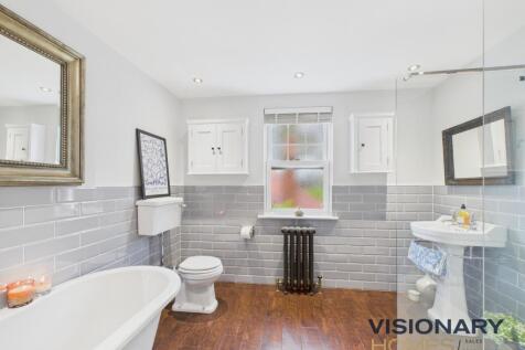 CAM03522G0-PR0220-STILL032