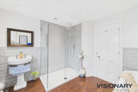 CAM03522G0-PR0220-STILL033