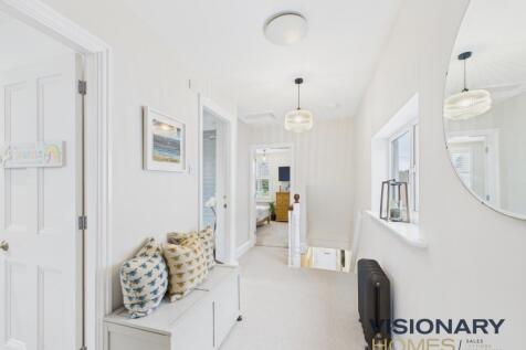 CAM03522G0-PR0220-STILL034