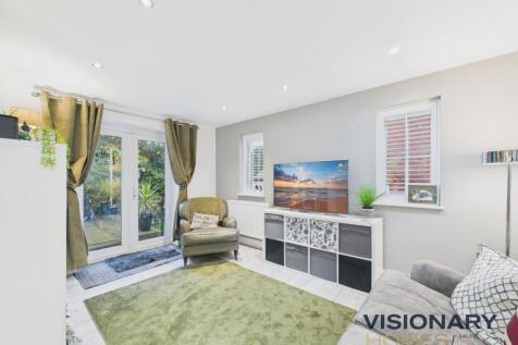 CAM03522G0-PR0231-STILL018