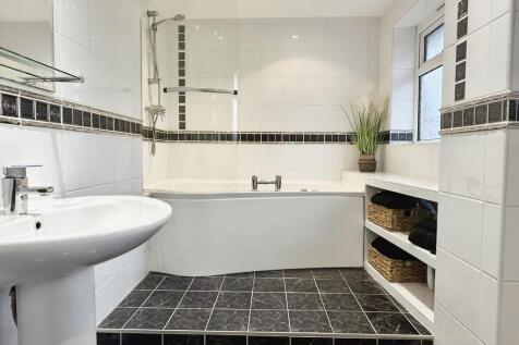 e57f9bf3-Bathroom...