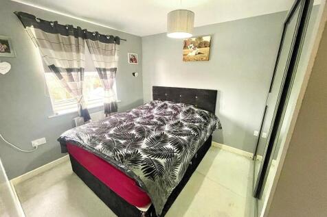 Bedroom 1.jpg