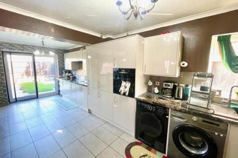 Kitchen 2.jpg