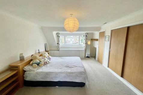 Bedroom 1.jpg