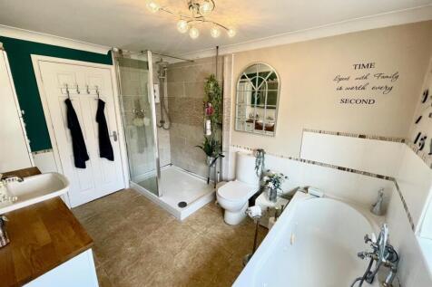 Bathroom 2.jpg