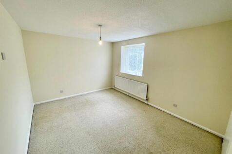 Bedroom 1.jpg