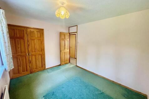 Bedroom 1.jpg