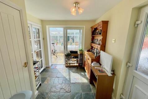 Dining Area 2.jpg