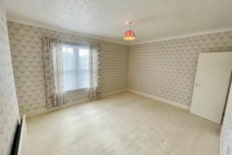 Bedroom 1.jpg