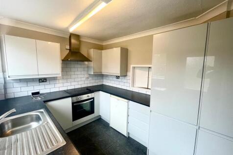Kitchen 2.jpg