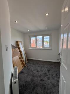 Attic bedroom (back)