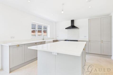 Kitchen / Dining Area