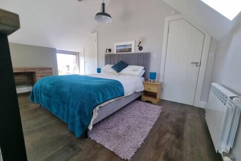 Studio Master Bed