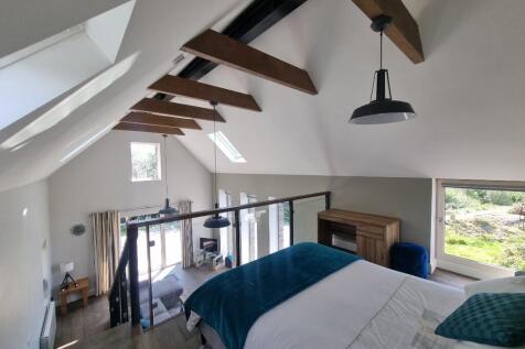 Studio Master Bed