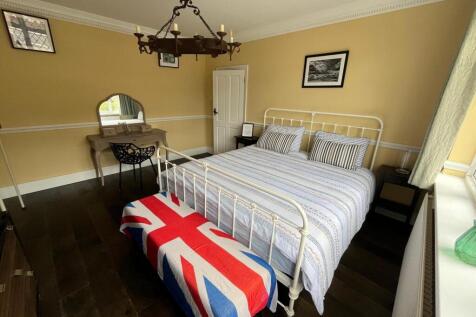 additional Lounge / 5th Bedroom